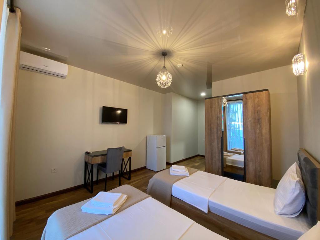 Rúm í herbergi á Hotel Leonardo