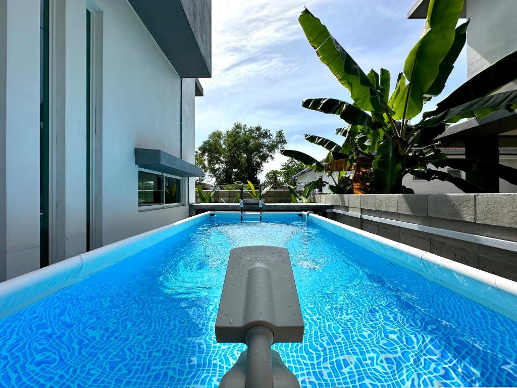 BNB Luxe Homestay, Rawang - pool, 18 pax, Rawang (updated prices 2026)