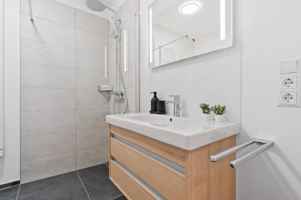 Koupelna v ubytování Modern 2BR Elegance in Bivange Residence