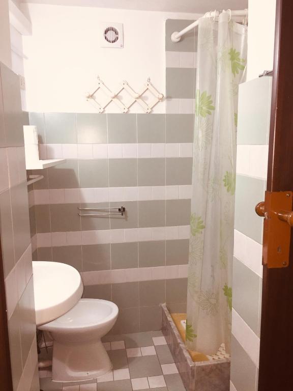 A bathroom at Normanni Central House