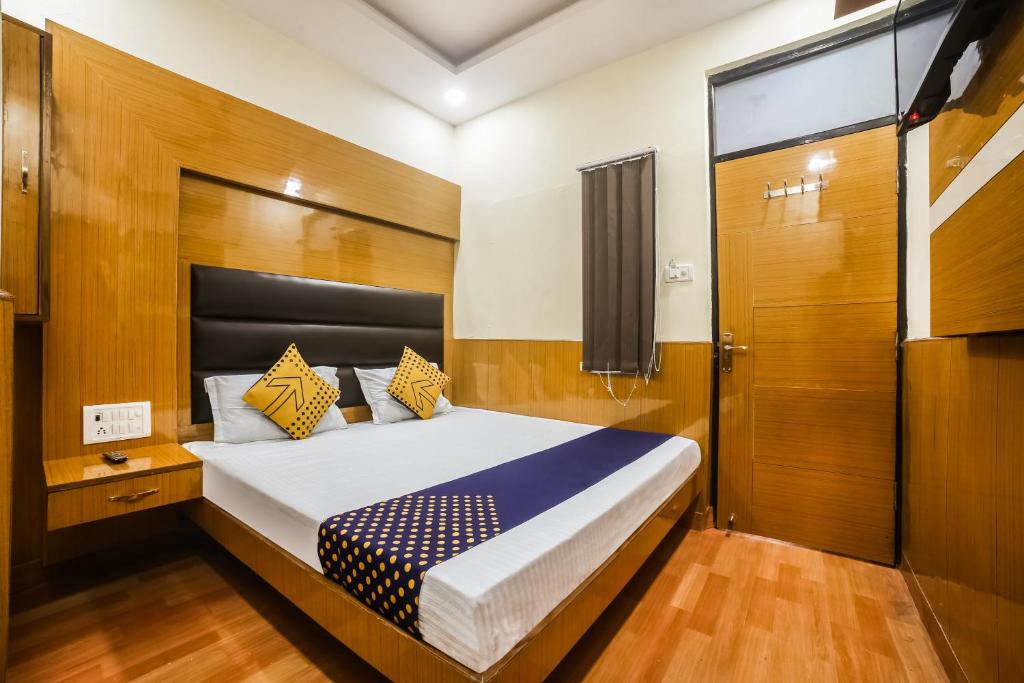 Postel nebo postele na pokoji v ubytování Hotel Silver Palace