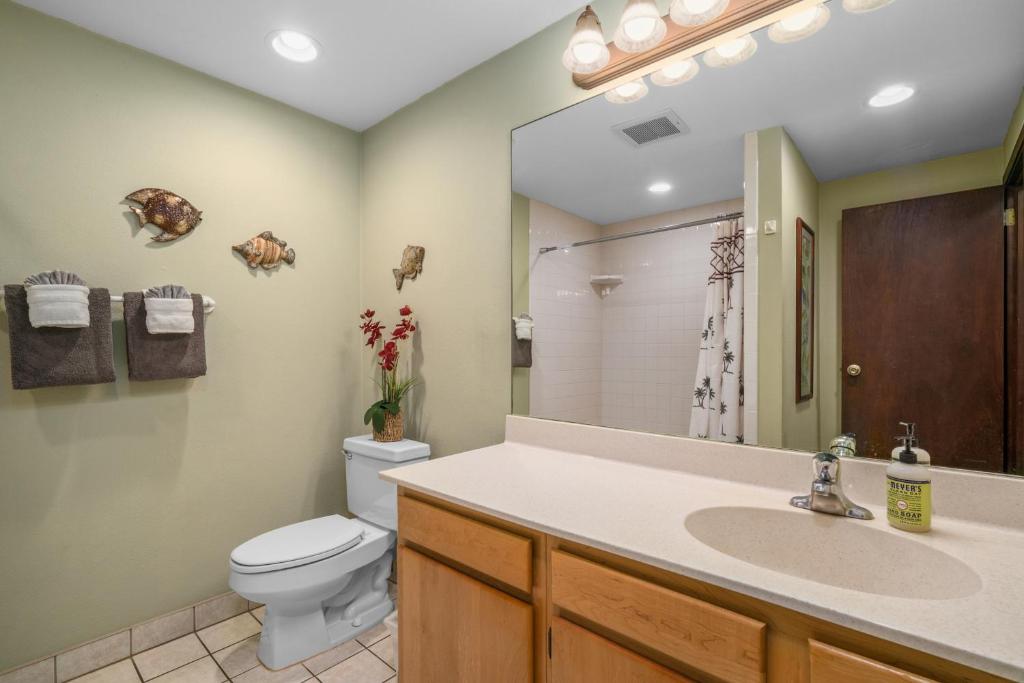 Koupelna v ubytování 1Br 1Ba Kahala Tropical Dream, Pool, Garden View 513