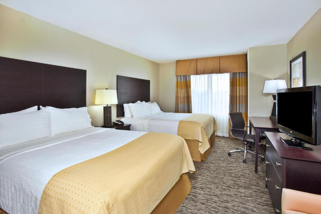 Holiday Inn & Suites Green Bay Stadium, an IHG Hotel - 