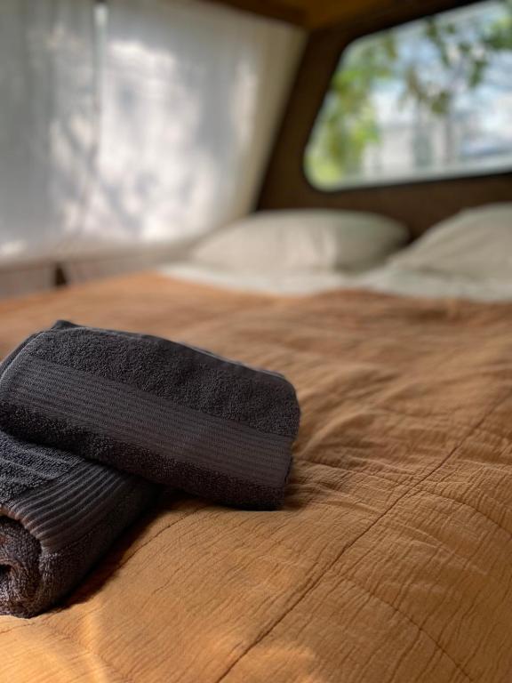 Postel nebo postele na pokoji v ubytování Szumlisko Glamping N1