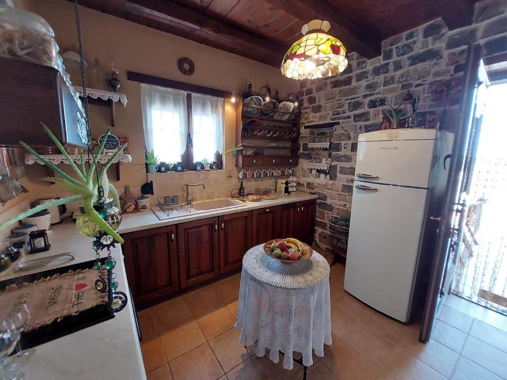 Kuchyň nebo kuchyňský kout v ubytování Evenos Stone Villa