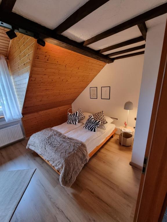 Postel nebo postele na pokoji v ubytování Schwalbennest