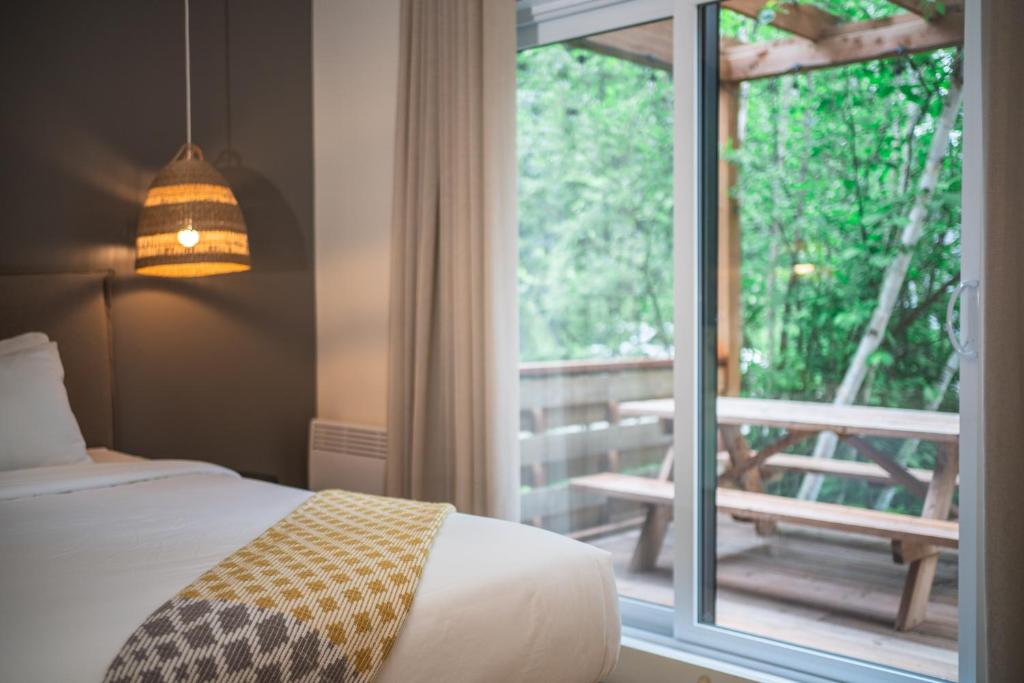 Postel nebo postele na pokoji v ubytování Suites du Lac Moore