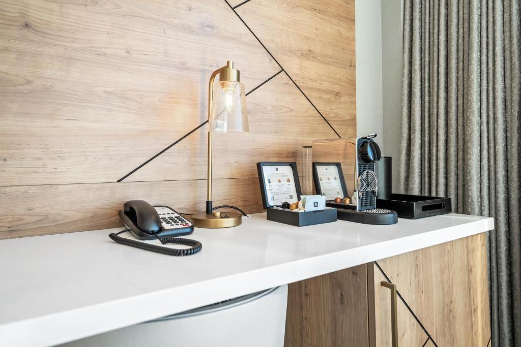 
Standard King Room - Lobby Level- No View
