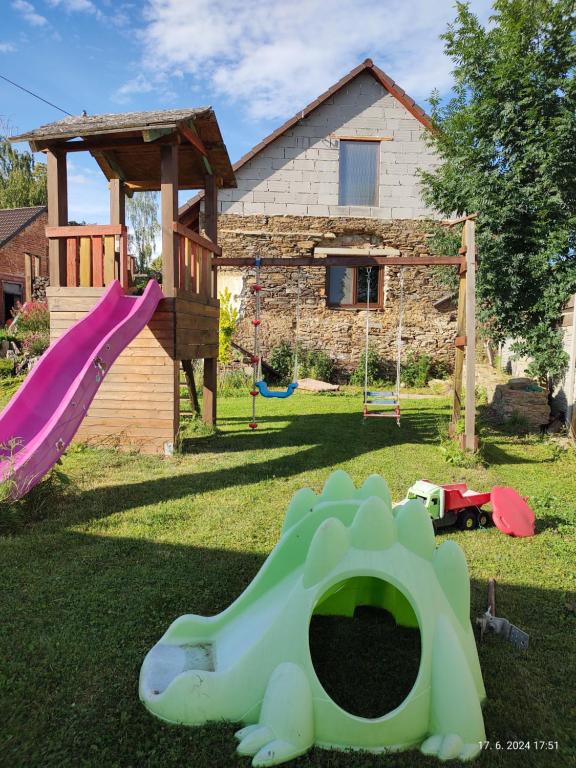 Herní místnost nebo prostor pro děti v ubytování Chaloupka která má šmrnc