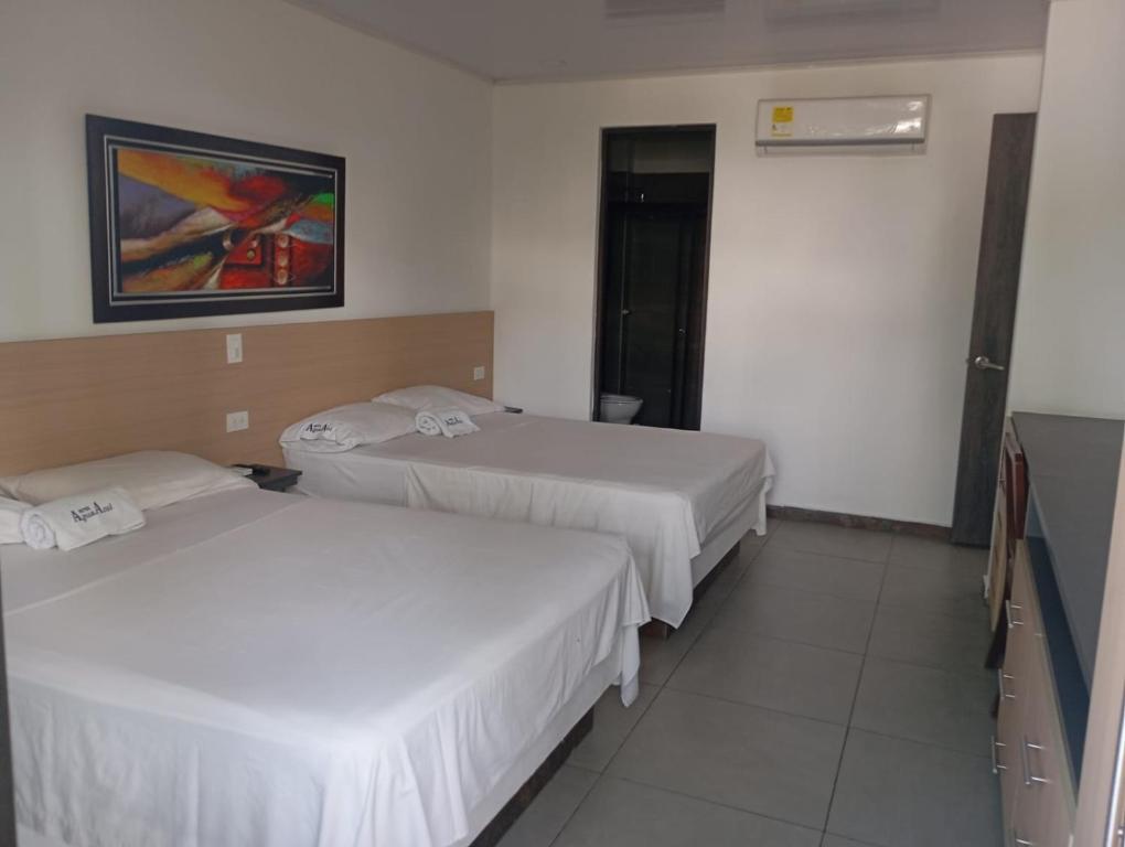 Postel nebo postele na pokoji v ubytování Hotel Agua Azul Melgar Tolima