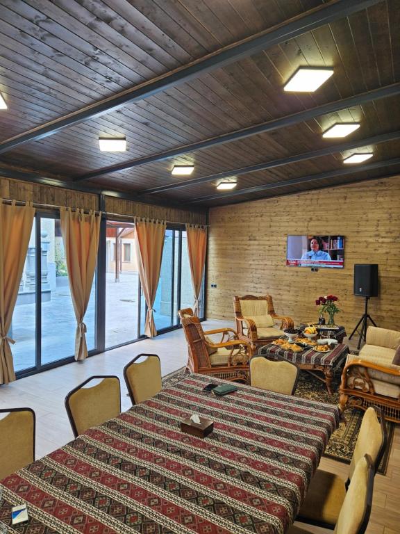 TV a/nebo společenská místnost v ubytování Eridana Hotel