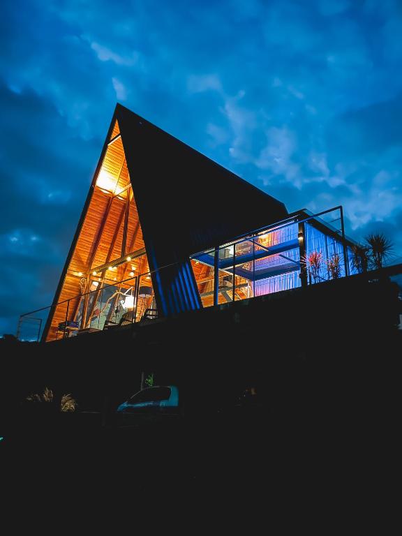 a building with a large glass facade at night at D'Alma Chalé com café da manhã in Pomerode