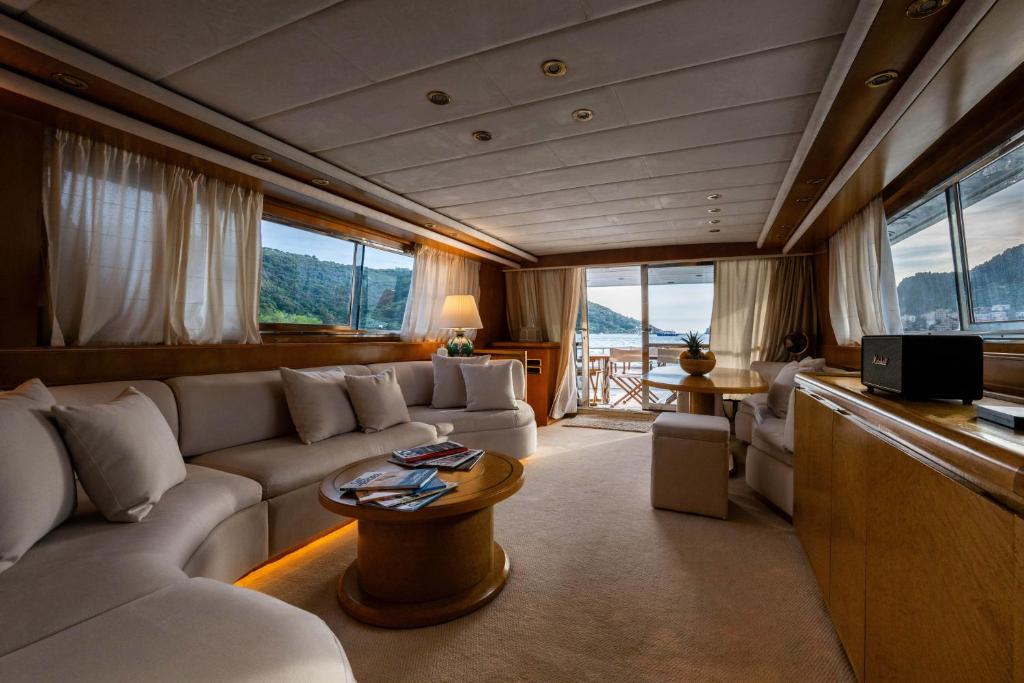 Posezení v ubytování Yacht San Lorenzo 22