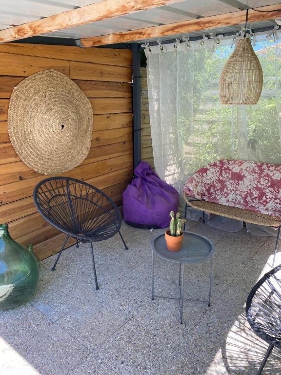 Patio alebo iná vonkajšia časť ubytovania Superbe appartement, à proximité du centre d'Arles
