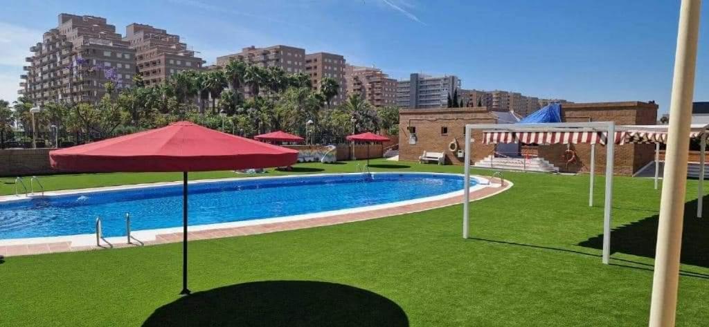 Bazén v ubytovaní Apartamento MAGIC WORLD nueva Marina D`or 2 dormitorios Edificio Torremar alebo v jeho blízkosti