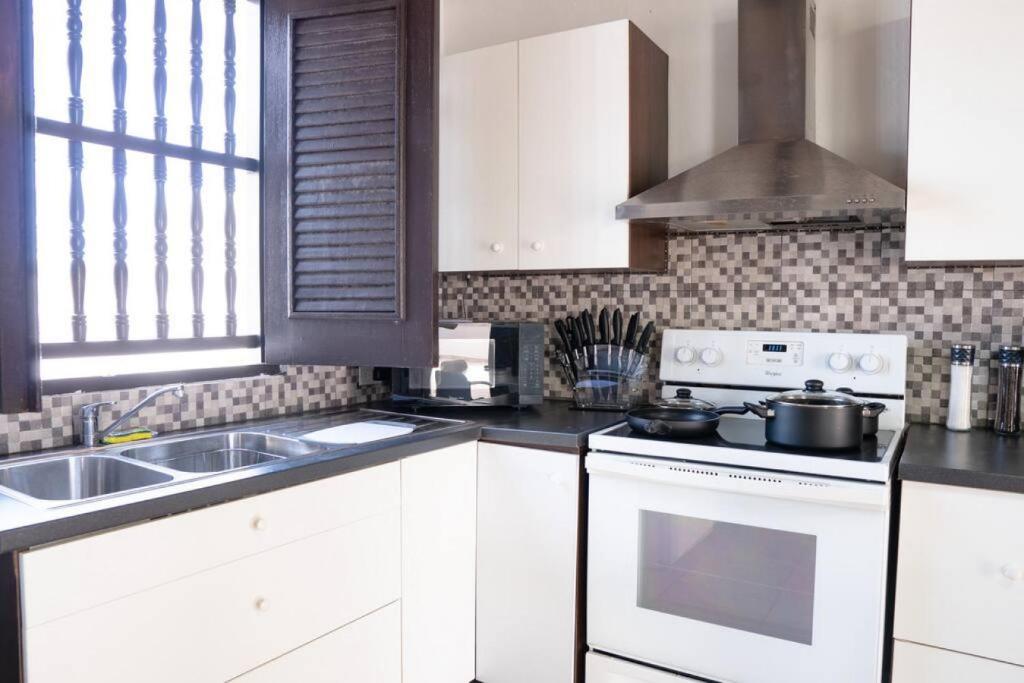 Old San Juan Rentals - 65 Fortaleza Apt 9 'Annex'