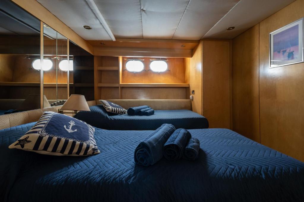 Postel nebo postele na pokoji v ubytování Yacht San Lorenzo 22
