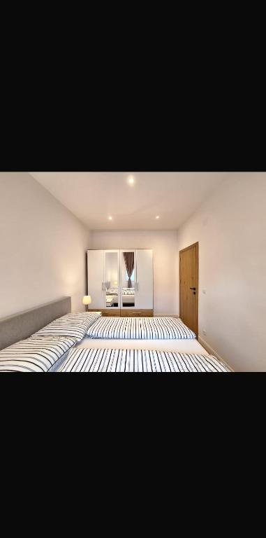 Postel nebo postele na pokoji v ubytování Spacious 2 - Room Apartment - 6 Guests, 24h Check-in, Near Vienna