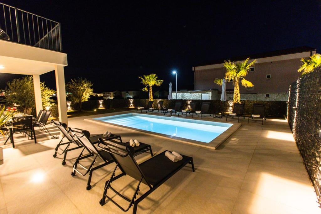 Bazén v ubytování BRAND NEW! Villa Adriatic Bay1 with a private pool nebo v jeho okolí
