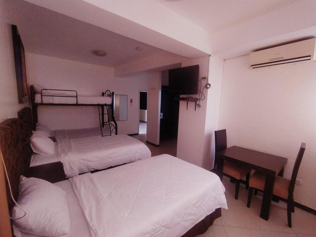 Postel nebo postele na pokoji v ubytování Hotel Presidente Beach Salinas