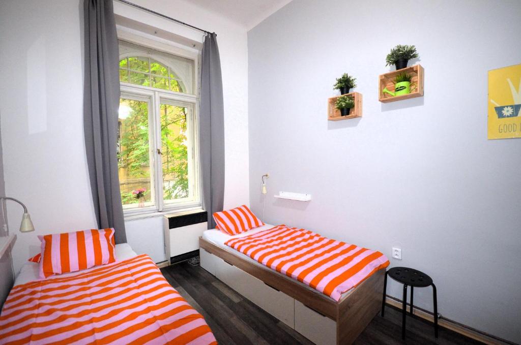 Postel nebo postele na pokoji v ubytování Travel&Joy backpackers