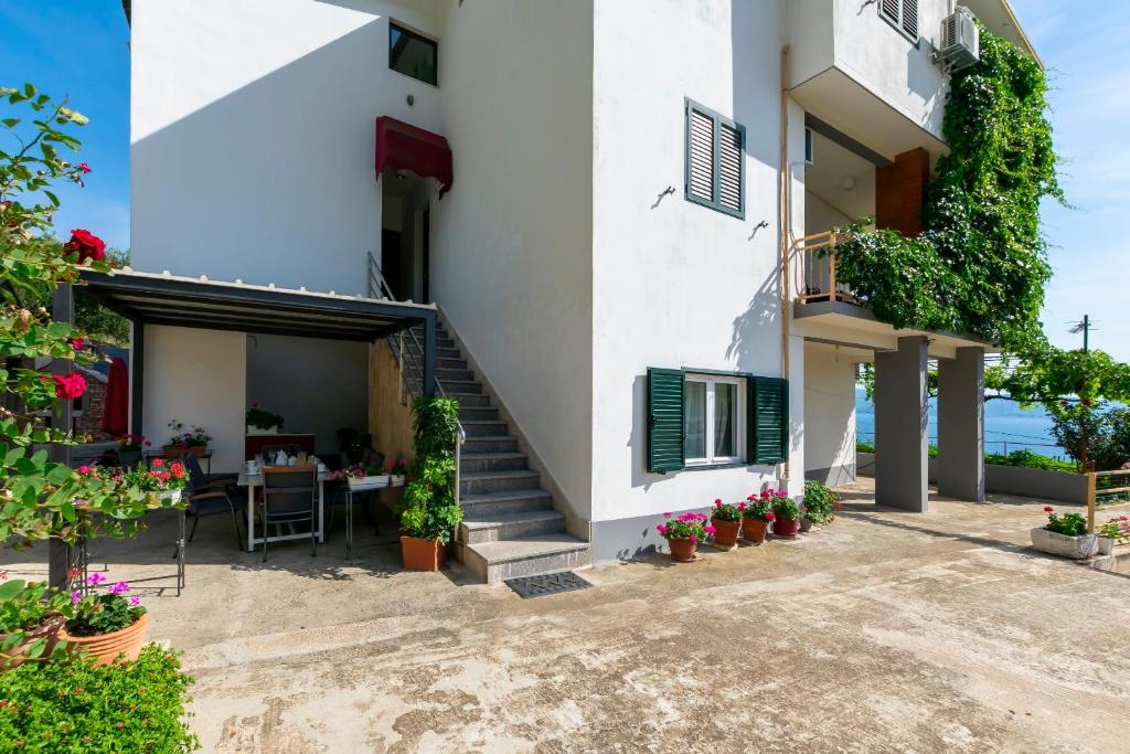 Budova, v ktorej sa apartmán nachádza