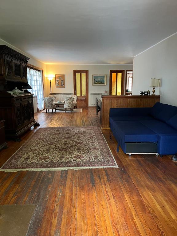 Χώρος καθιστικού στο Stone House Viù - Location Blue