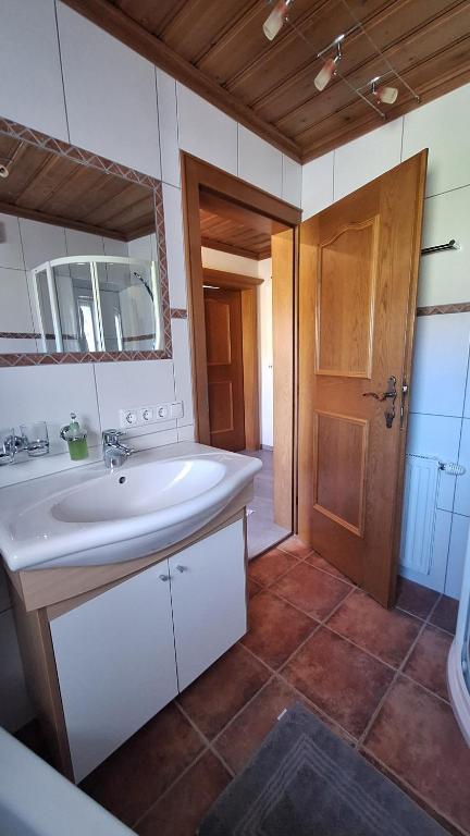 Koupelna v ubytování Apartment Unterhollenau