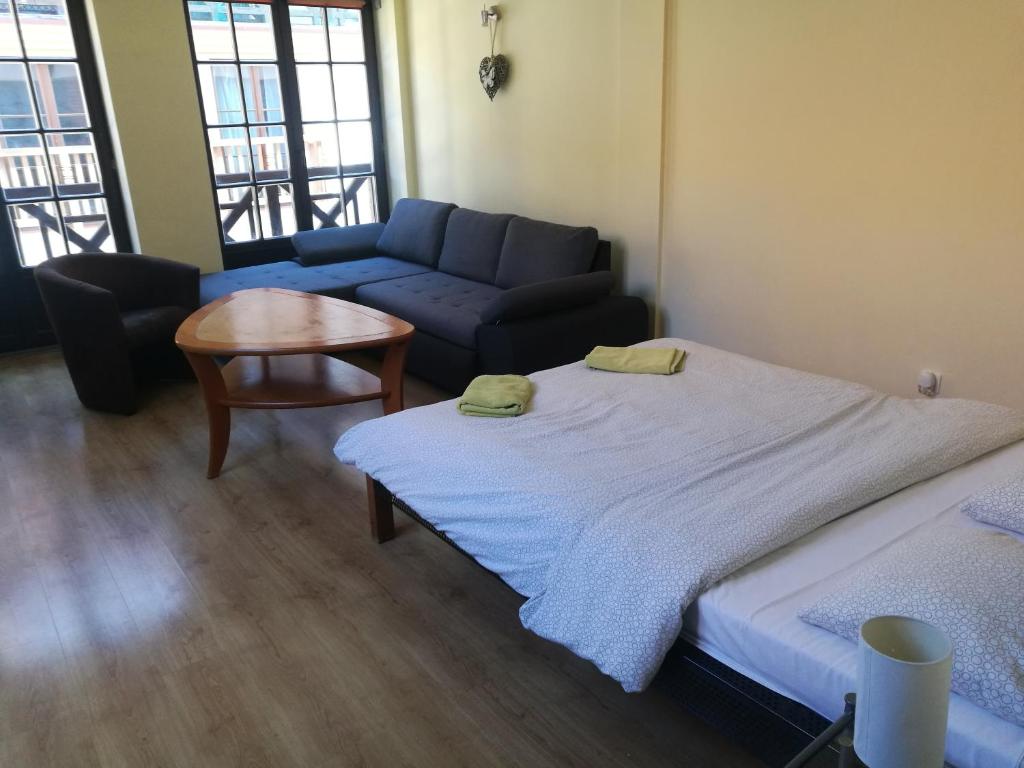 Posteľ alebo postele v izbe v ubytovaní Mikołajki Apartamenty