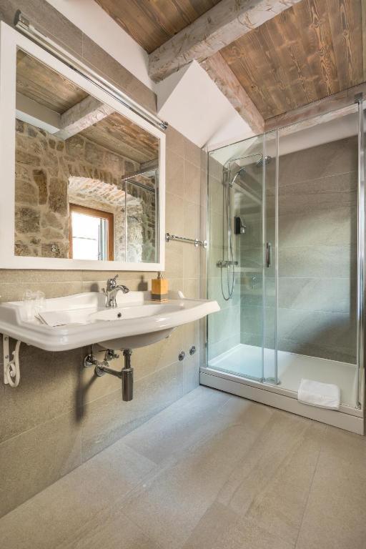 Historic Plaza Varos Split - Resim 8