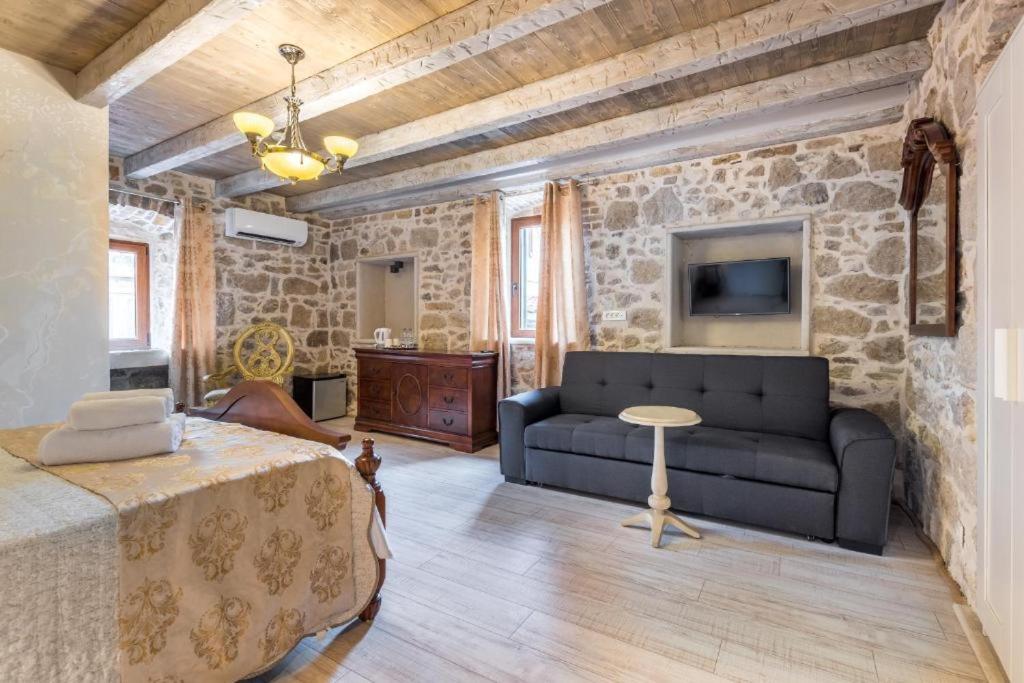 Historic Plaza Varos Split - Resim 5