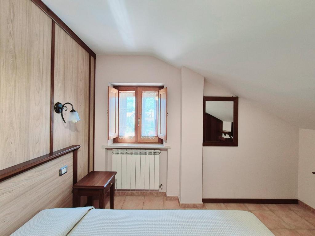 Postel nebo postele na pokoji v ubytování Albergo del Sangro