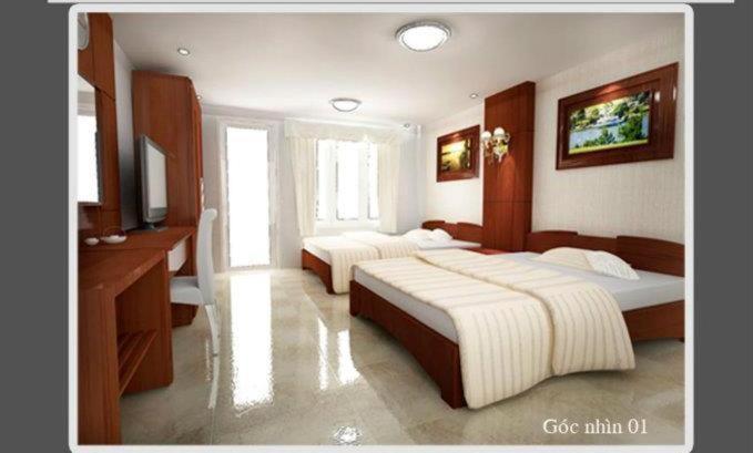 1 dormitorio con 2 camas, escritorio y TV en Number One Hotel, en Can Tho