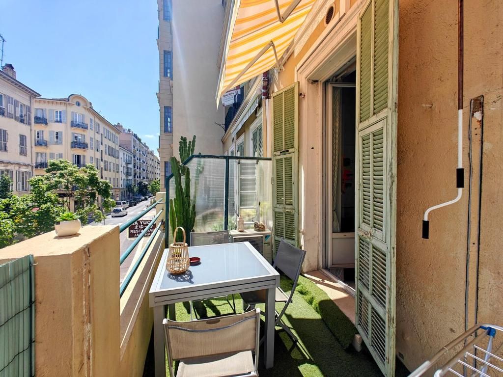 Fotografia z galérie ubytovania Duplex central close beaches and shops and balcony v destinácii Nice