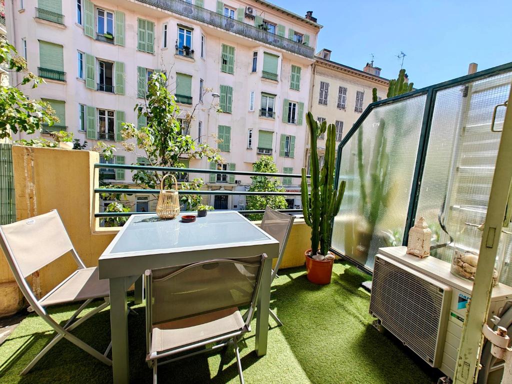 Fotografia z galérie ubytovania Duplex central close beaches and shops and balcony v destinácii Nice