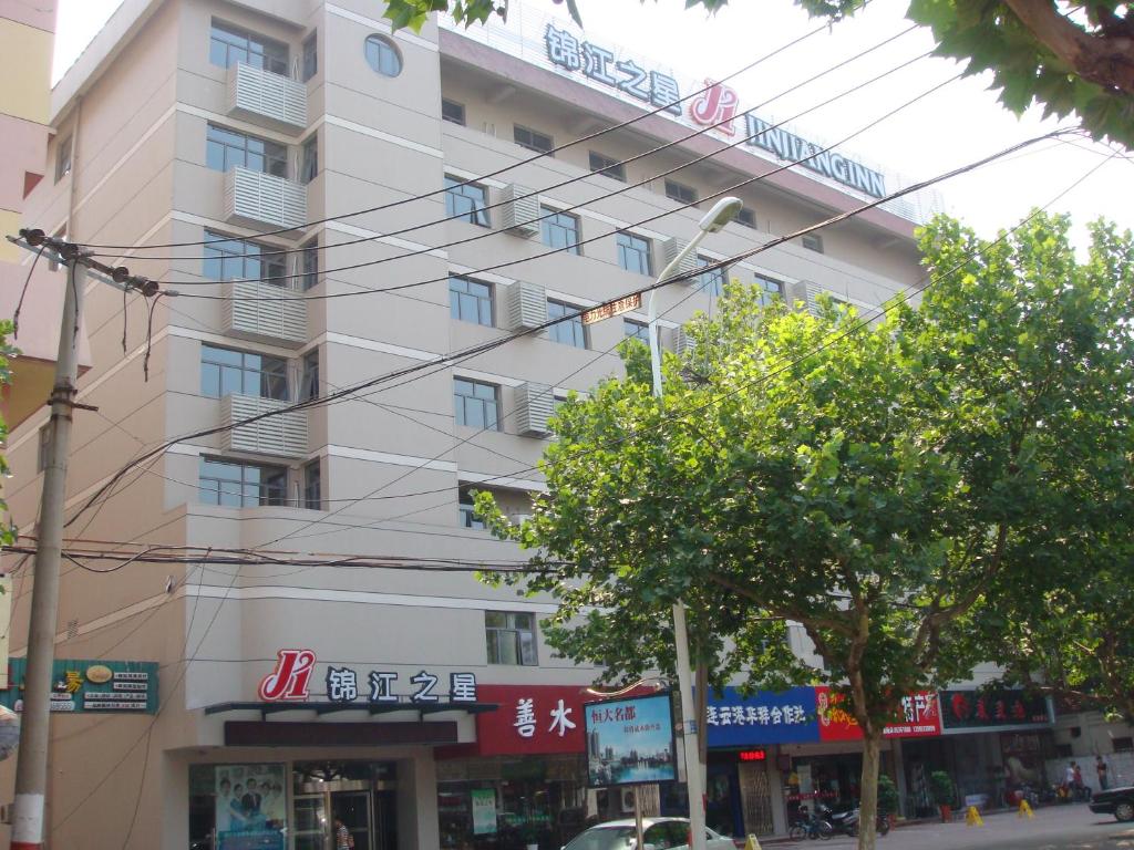 a large white building on a city street at Jinjiang Inn Lianyungang South Nanji Road in Lianyungang