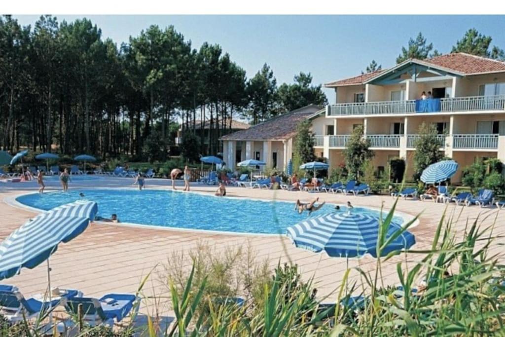 Πισίνα στο ή κοντά στο Appartement entre Plage et Lac refait à neuf, wifi
