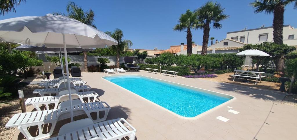 The swimming pool at or close to Affittacamere Sikelia