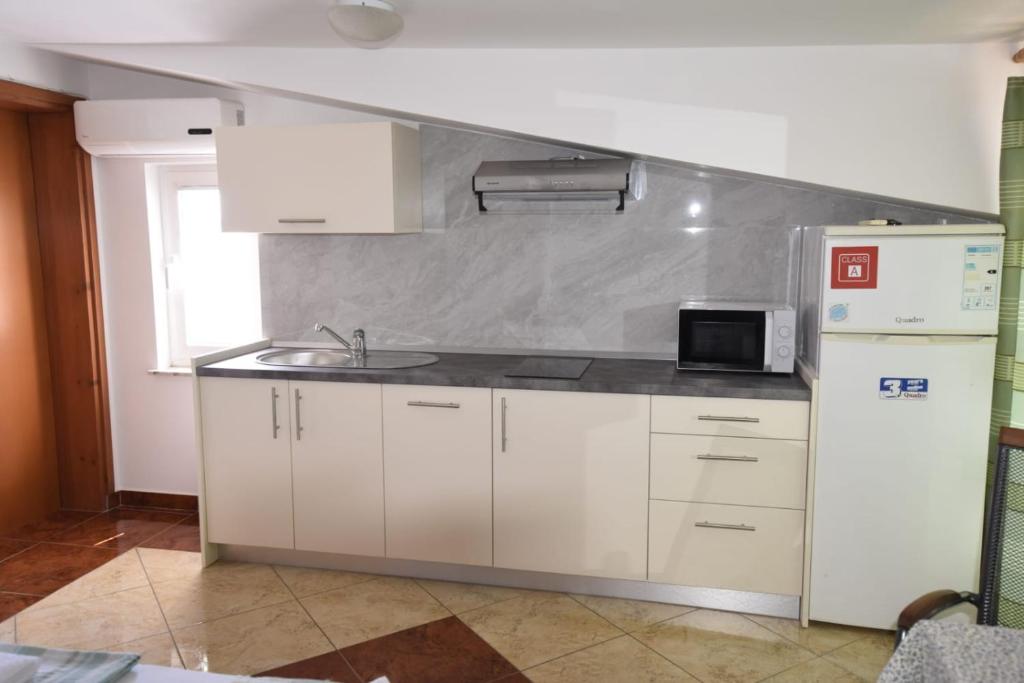 Kuchyň nebo kuchyňský kout v ubytování apartmani Puzek