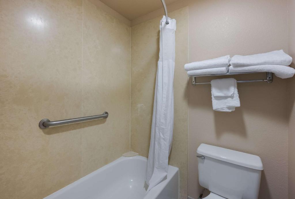 Best Western Bidarka Inn - King Room With Two King Beds - Non-Smoking