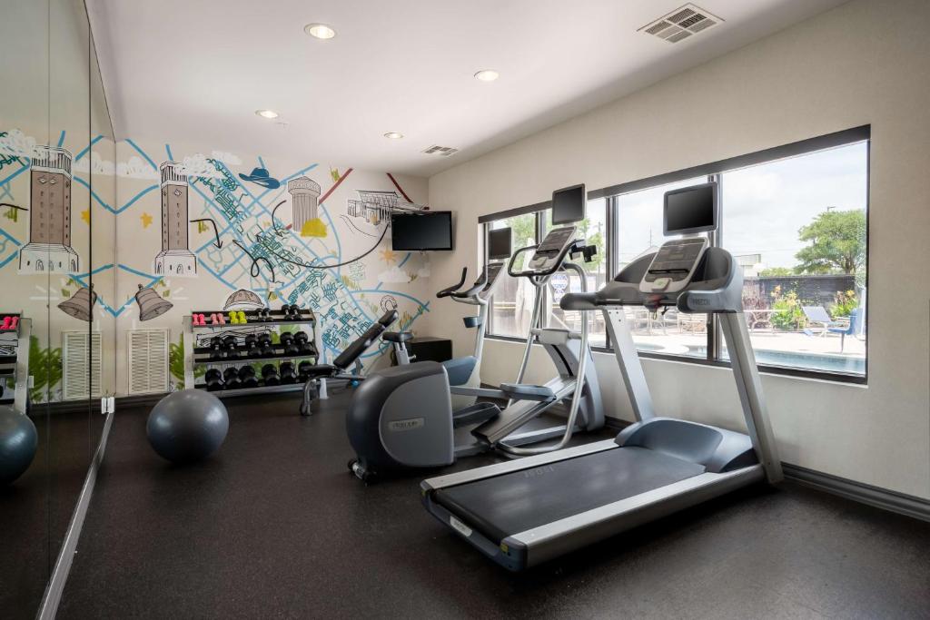 Fitness centrum a/nebo fitness zařízení v ubytování Best Western Premier Bryan College Station