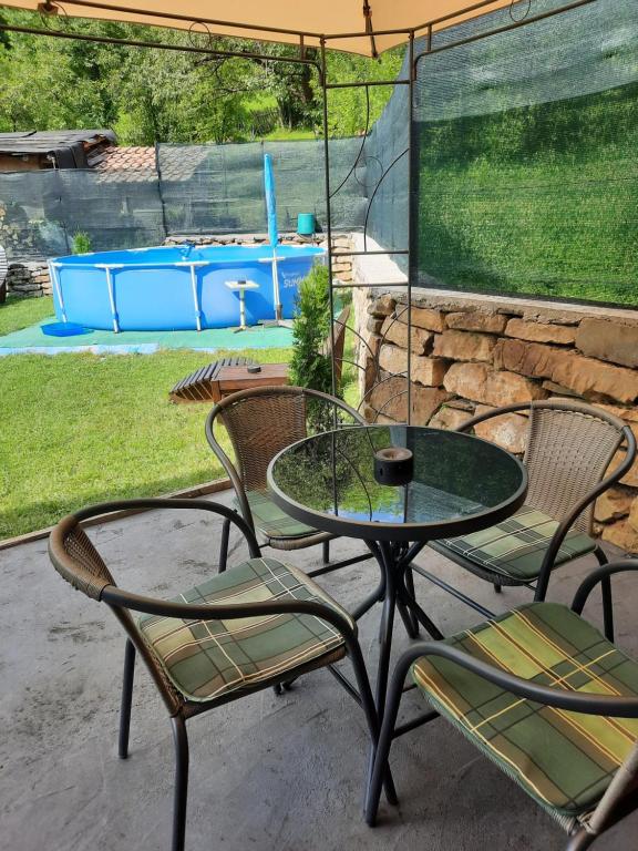 Bazén v ubytování Guest House Lazar Raykov nebo v jeho okolí