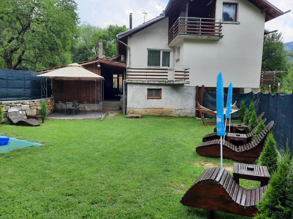 Zahrada ubytování Guest House Lazar Raykov