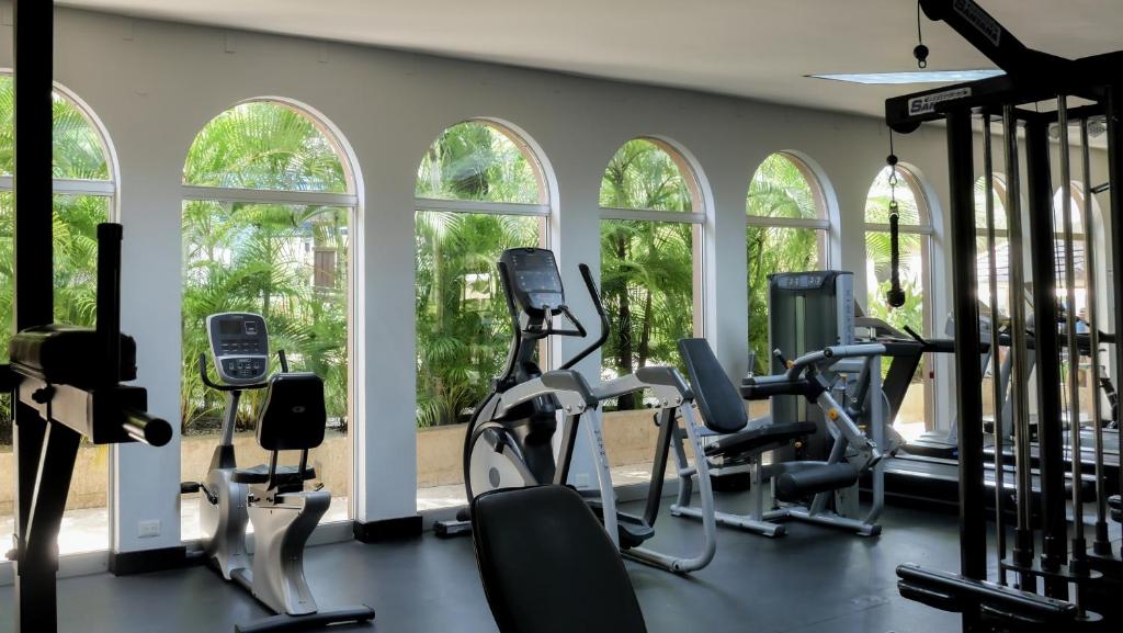 Fitness centrum a/nebo fitness zařízení v ubytování Barceló Santo Domingo