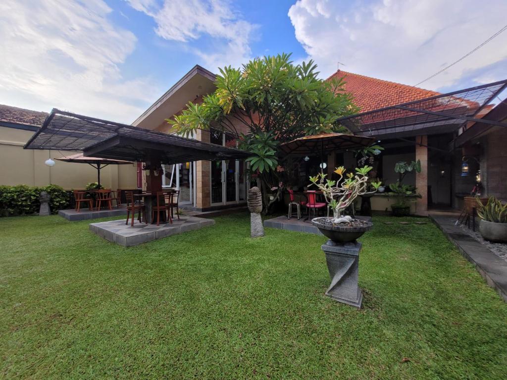 Zahrada ubytování Ndalem Katong Guest House Ponorogo