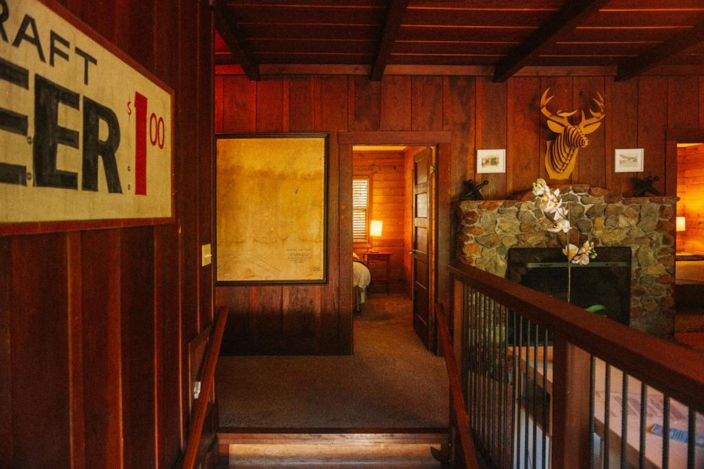Johnson's Beach Cabins and Campground - The Beach Lodge