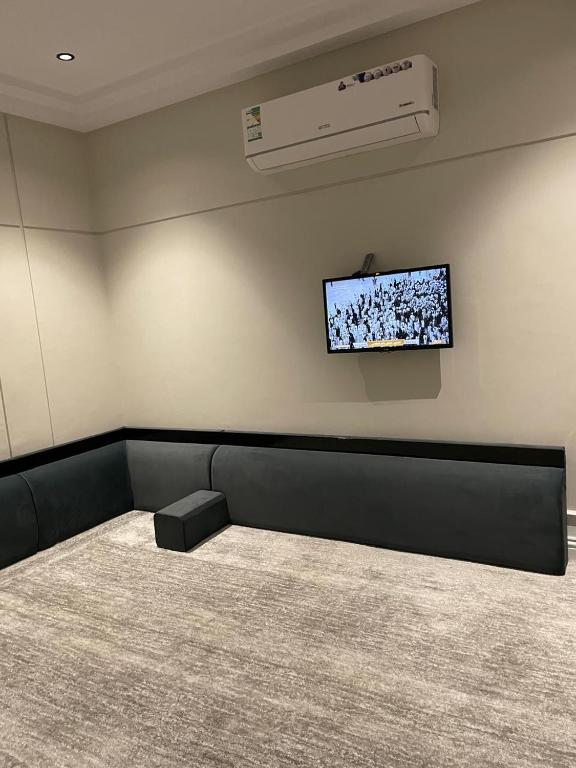 TV a/nebo společenská místnost v ubytování فيلا عطر الهدا