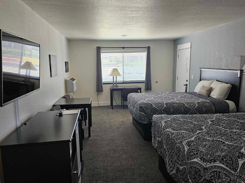 El Rancho Motel - Deluxe Queen Room Con Dos Camas Queen