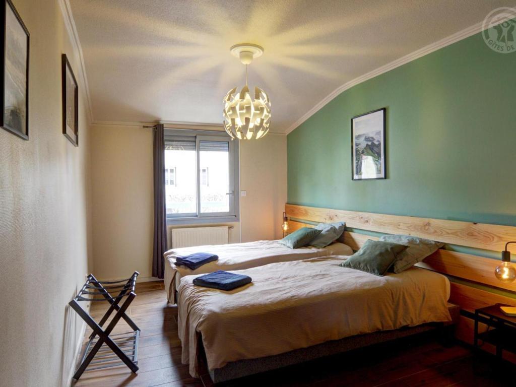 Posteľ alebo postele v izbe v ubytovaní Appartement Moderne avec Balcon, Parking Privé et Espace Bien-Être à Saint-Chamond - FR-1-496-269