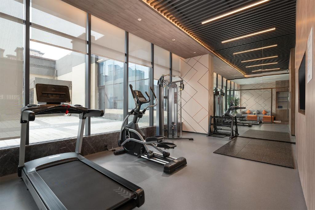 Fitness centrum a/nebo fitness zařízení v ubytování Holiday Inn Express Xi'an Daxing by IHG